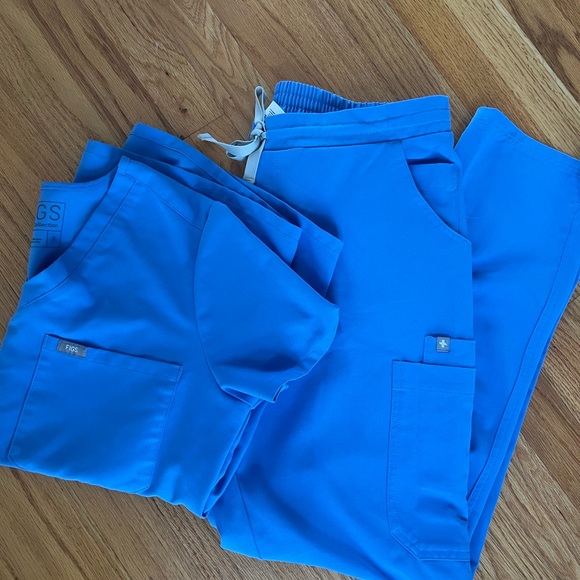 FIGS Scrub Sets Bundle - Picture 9 of 12